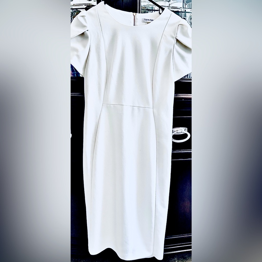 PRISTINE #CALVINKLEIN TULIP SLEEVE SHEETH DRESS!!